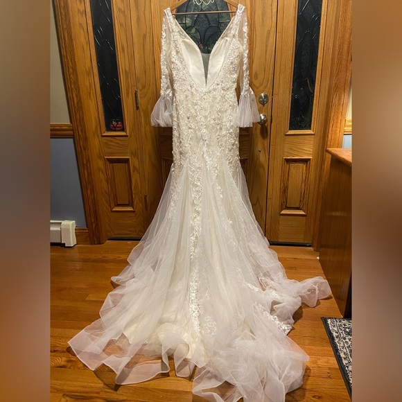 Wedding Dress - Picture 2 of 2